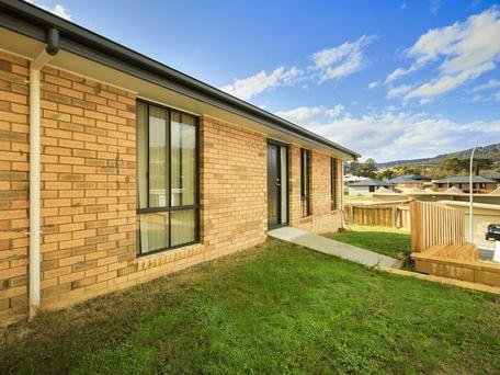 2/7 Bay Waters Court OLD BEACH 1