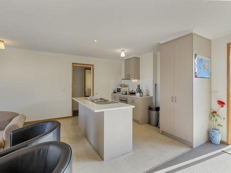 2/7 Bay Waters Court OLD BEACH 2