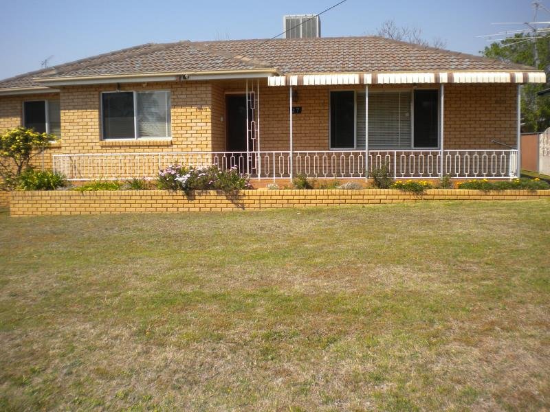 27 Bell Street TAMWORTH 1