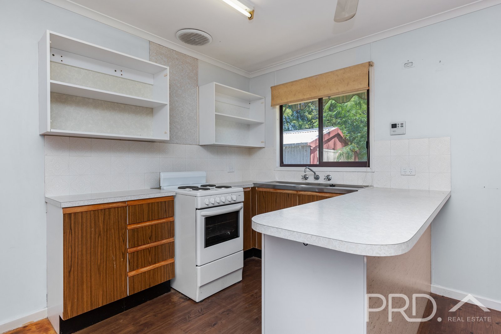 27 Blowering Road TUMUT 5