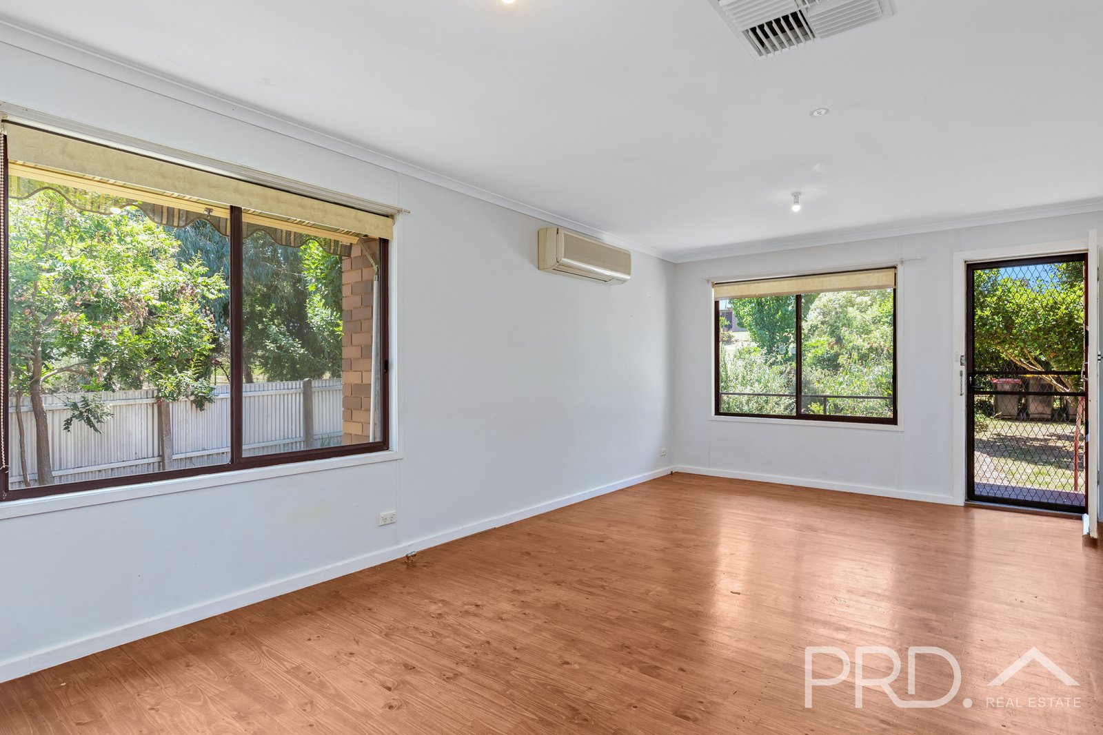 27 Blowering Road TUMUT 6