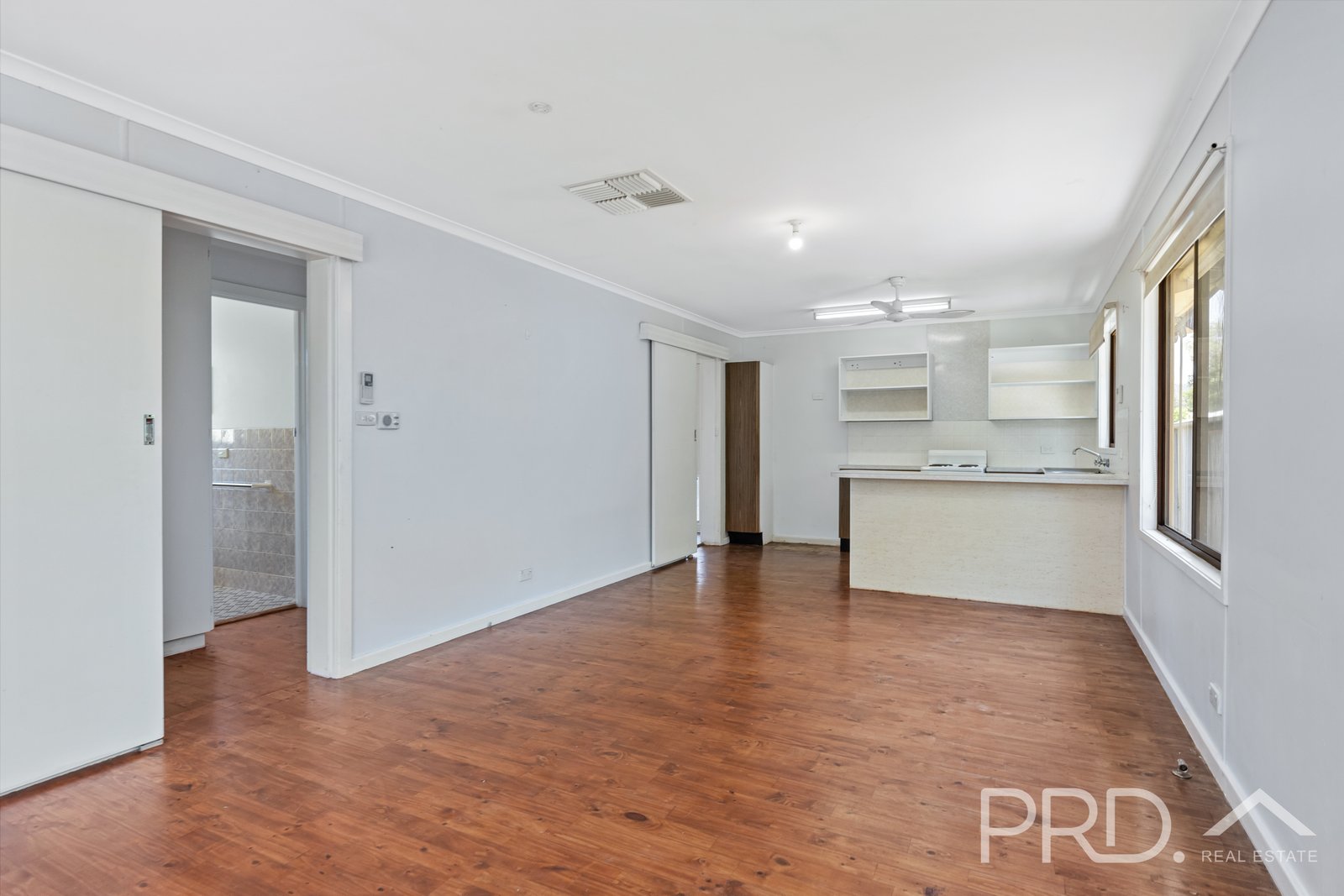 27 Blowering Road TUMUT 7