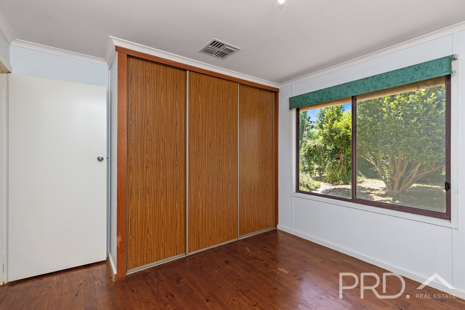 27 Blowering Road TUMUT 8