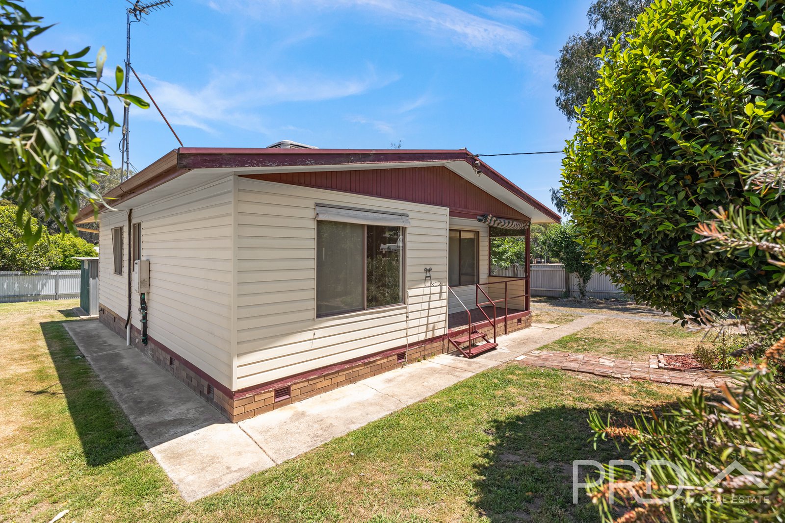 27 Blowering Road TUMUT 12