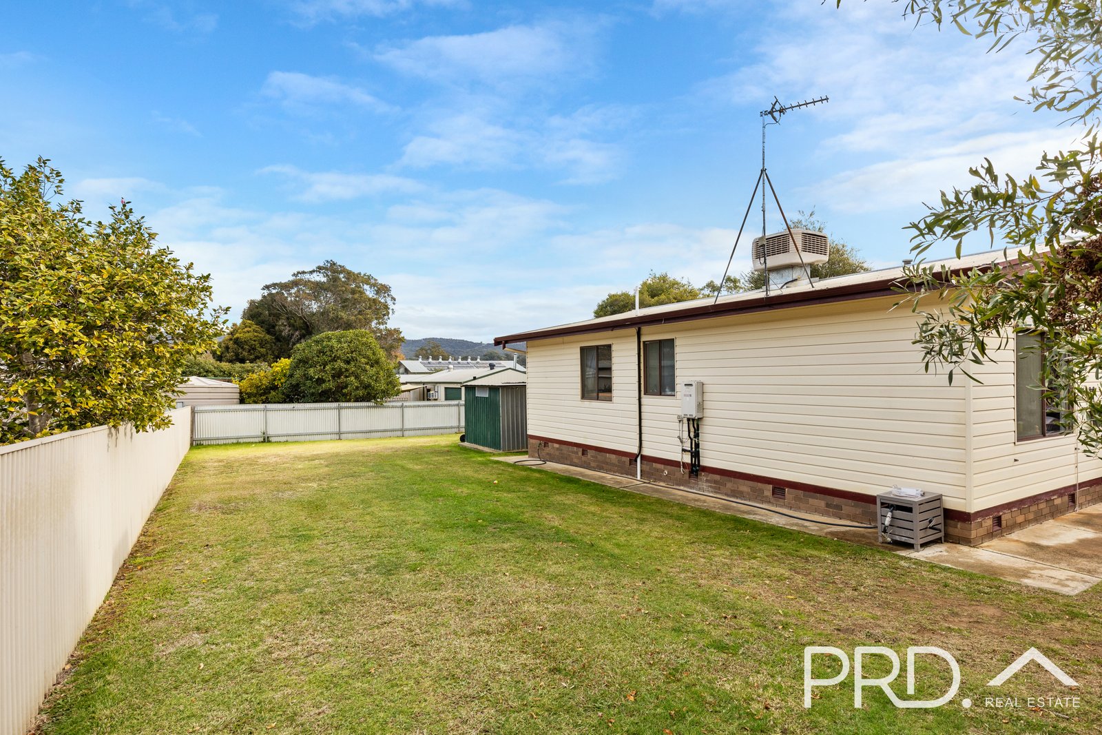 27 Blowering Road TUMUT 13