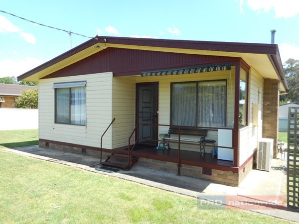 27 Blowering Road TUMUT 1