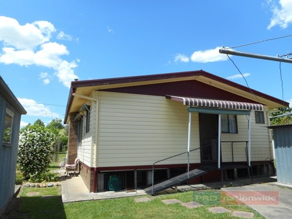 27 Blowering Road TUMUT 6