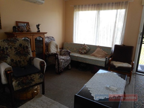 27 Blowering Road TUMUT 7