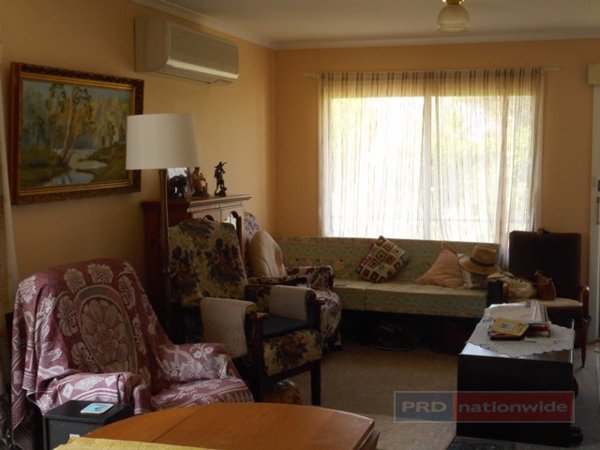 27 Blowering Road TUMUT 12