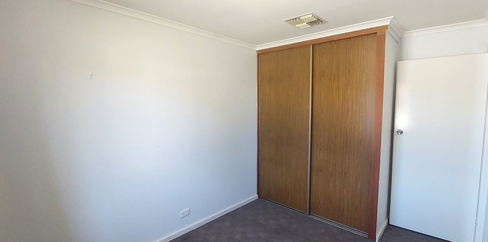 27 Blowering Road TUMUT 6