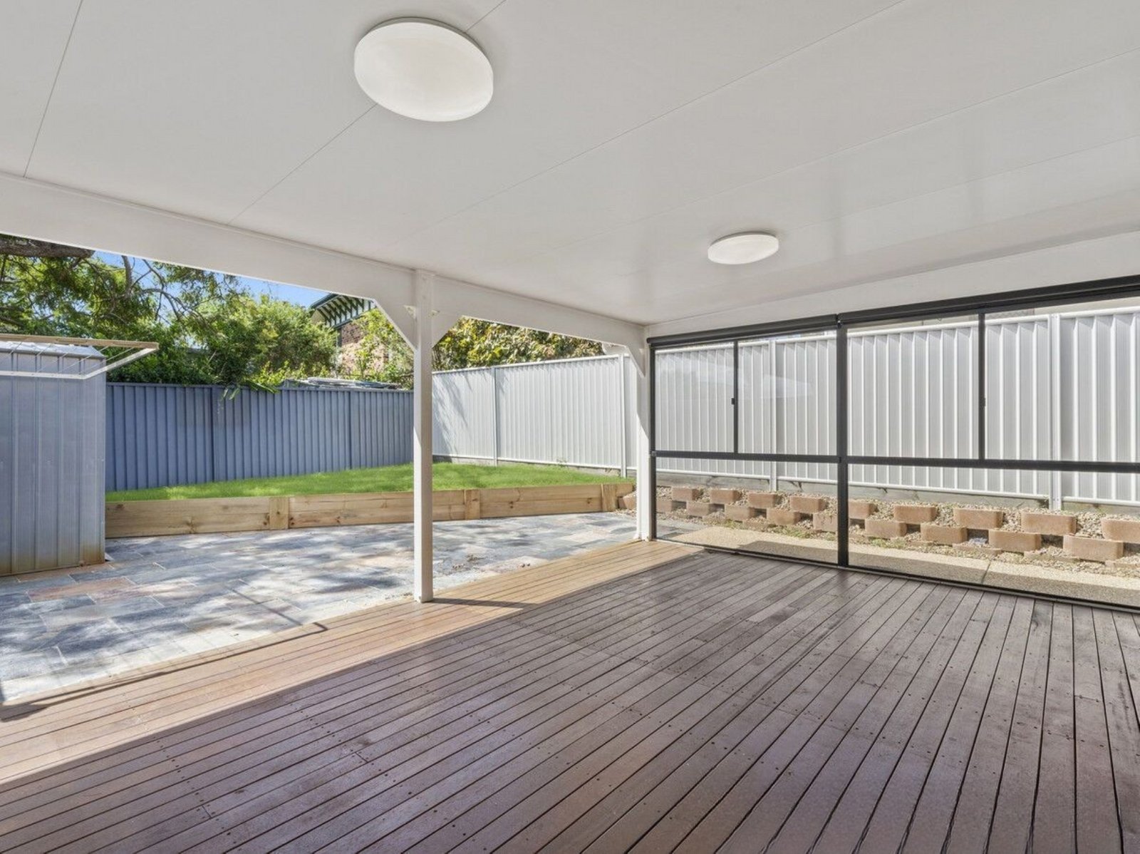 2/7 Brookside Road LABRADOR 2