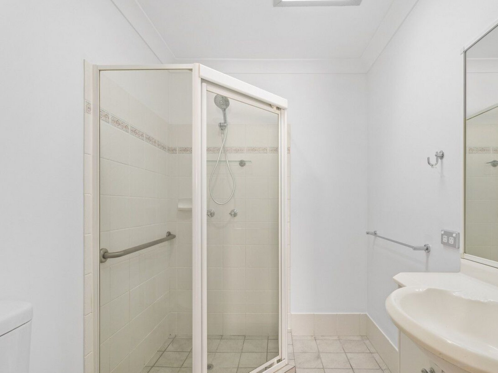 2/7 Brookside Road LABRADOR 10