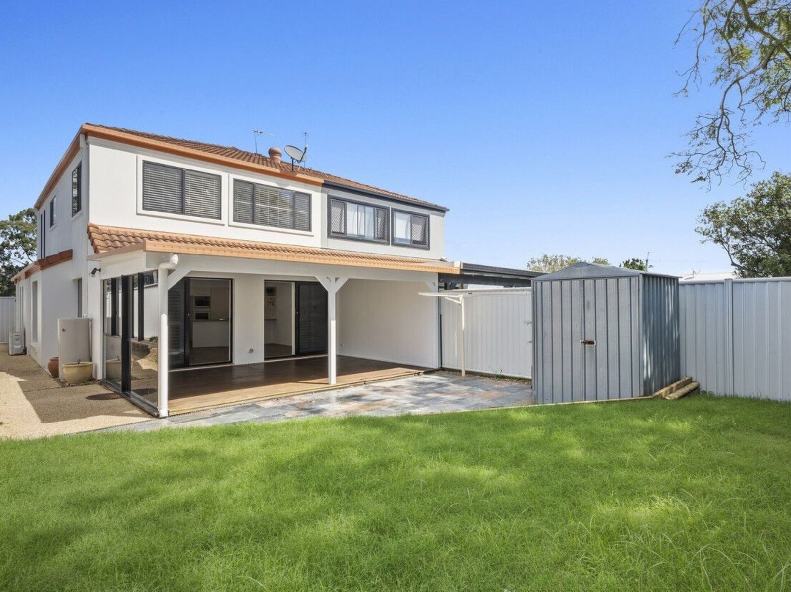 2/7 Brookside Road LABRADOR 3