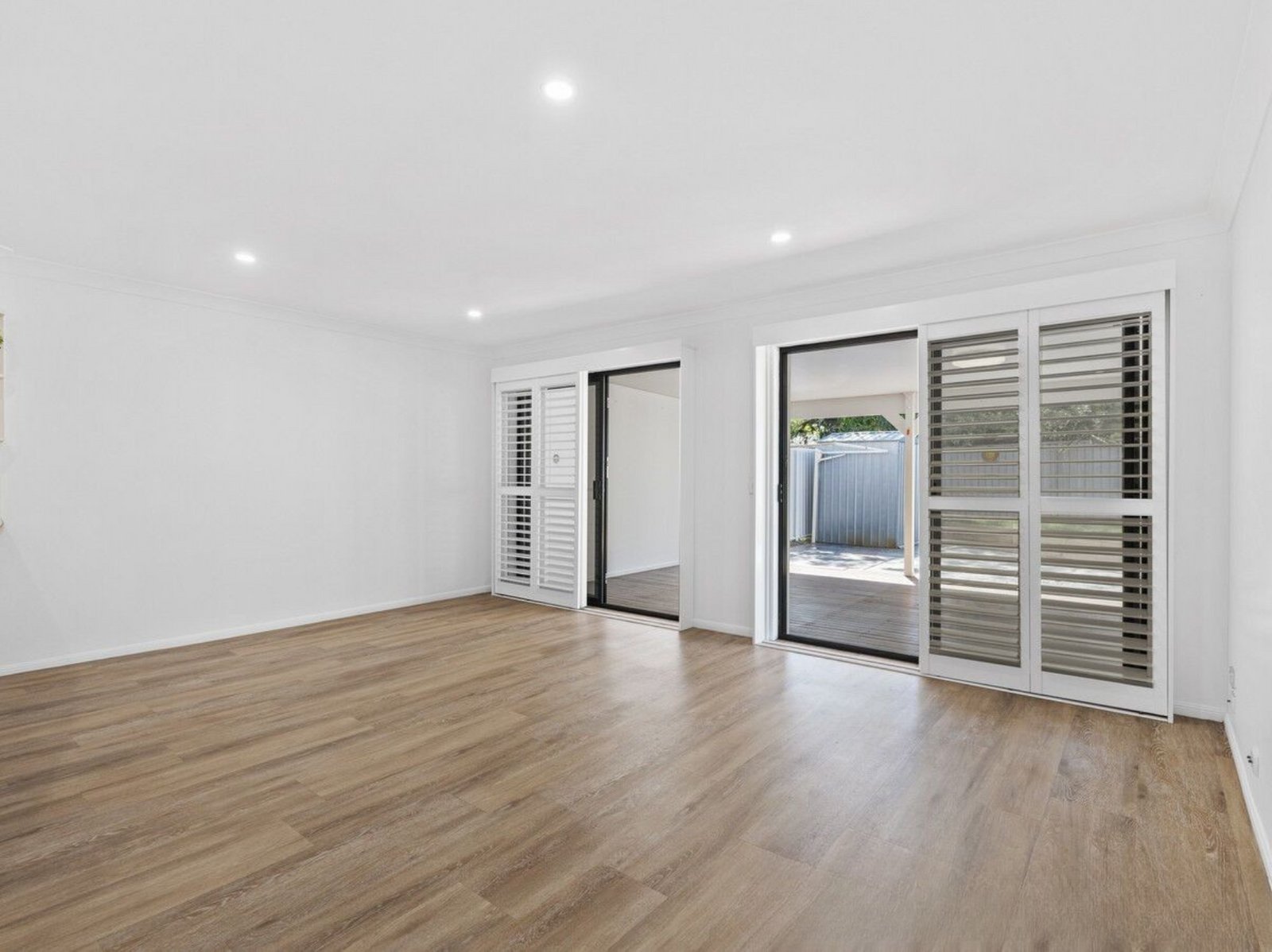 2/7 Brookside Road LABRADOR 5