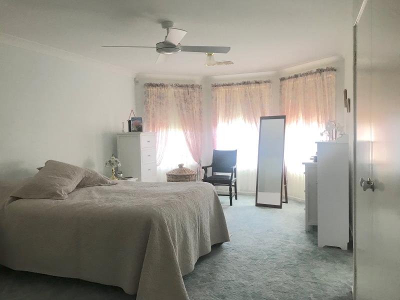 27 Caloola Street TAMWORTH 4