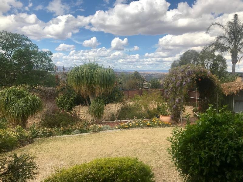 27 Caloola Street TAMWORTH 9