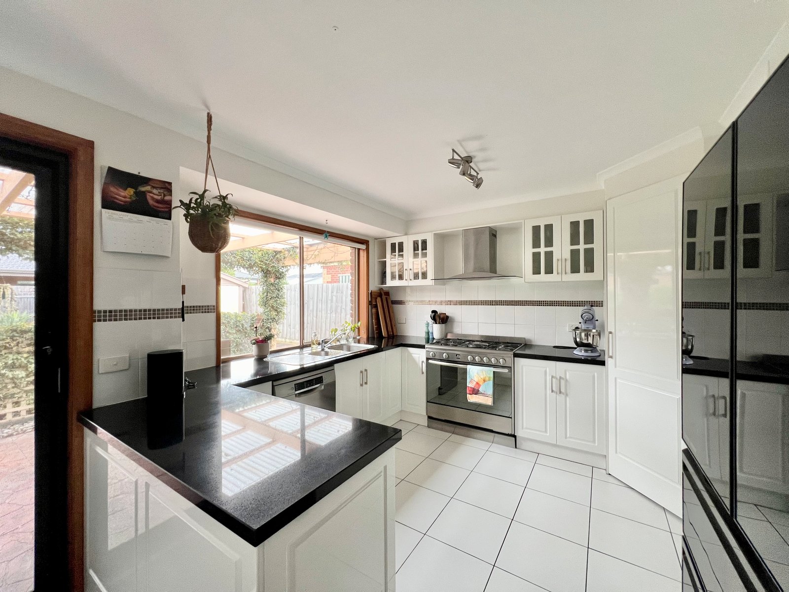 Gallery: 27 Cameron Crescent