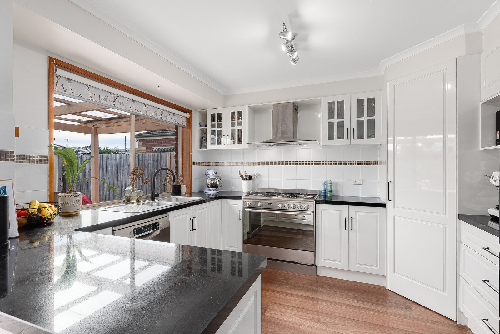 Gallery: 27 Cameron Crescent