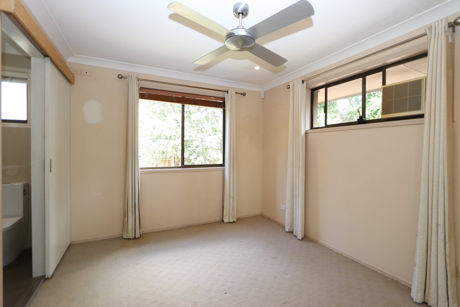 27 Cattleya Court HOLLYWELL 11