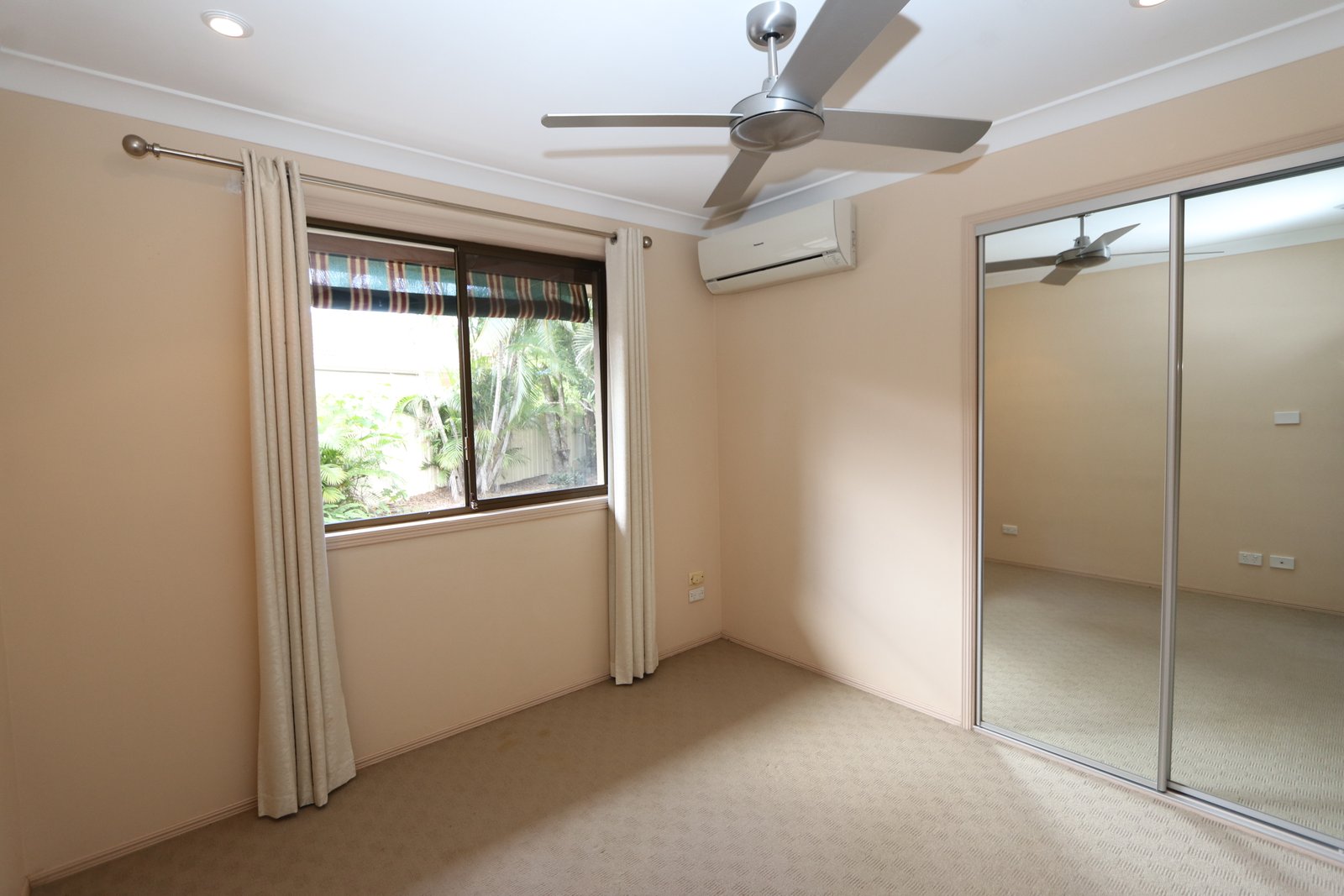 27 Cattleya Court HOLLYWELL 13