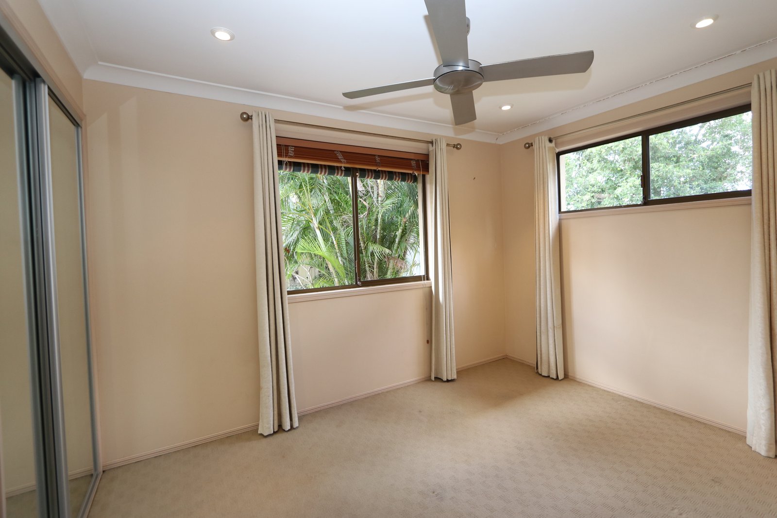 27 Cattleya Court HOLLYWELL 14