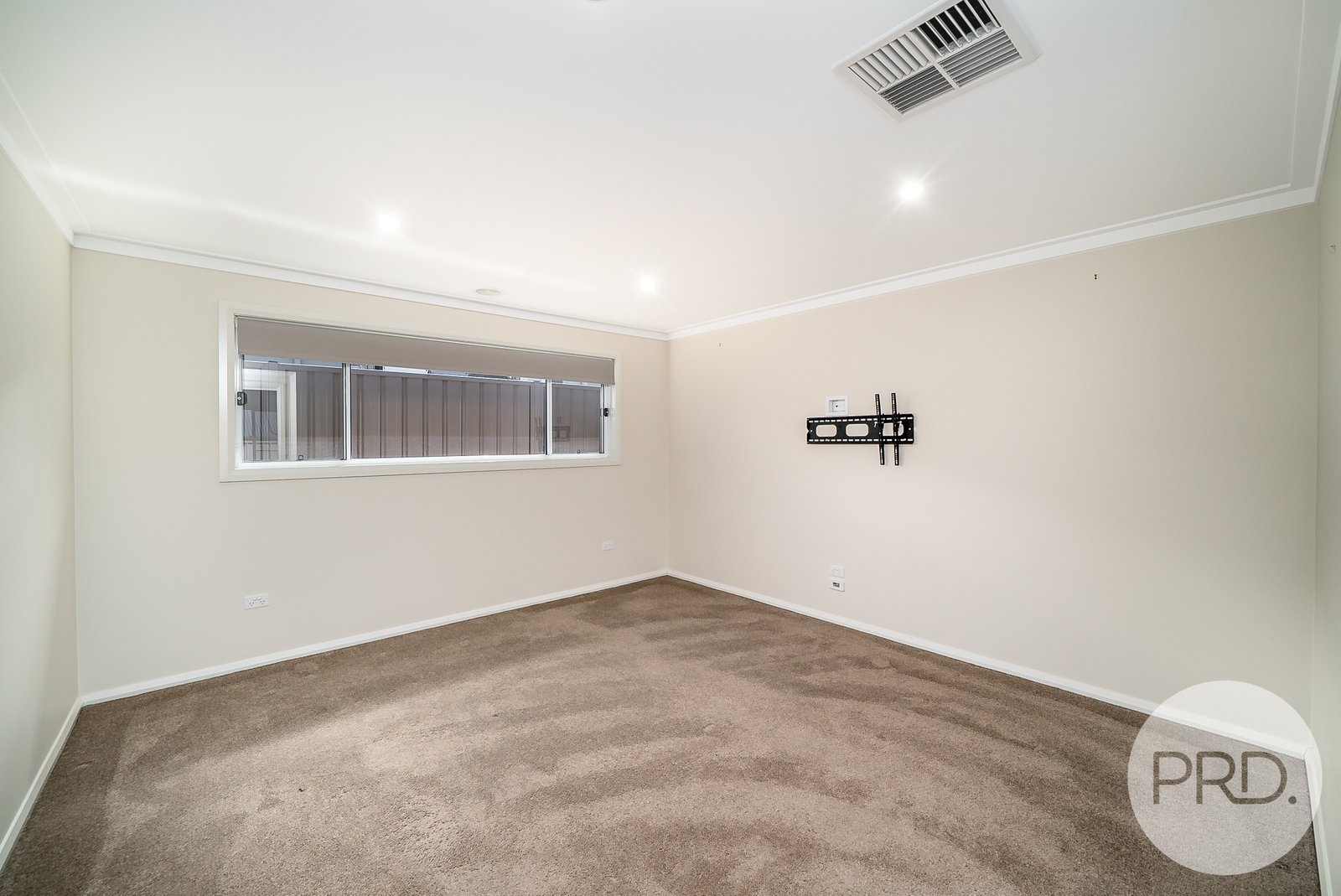 27 Chang Avenue LLOYD 11