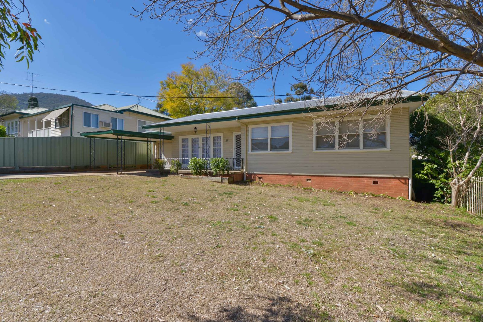 27 Chelmsford Street TAMWORTH 2