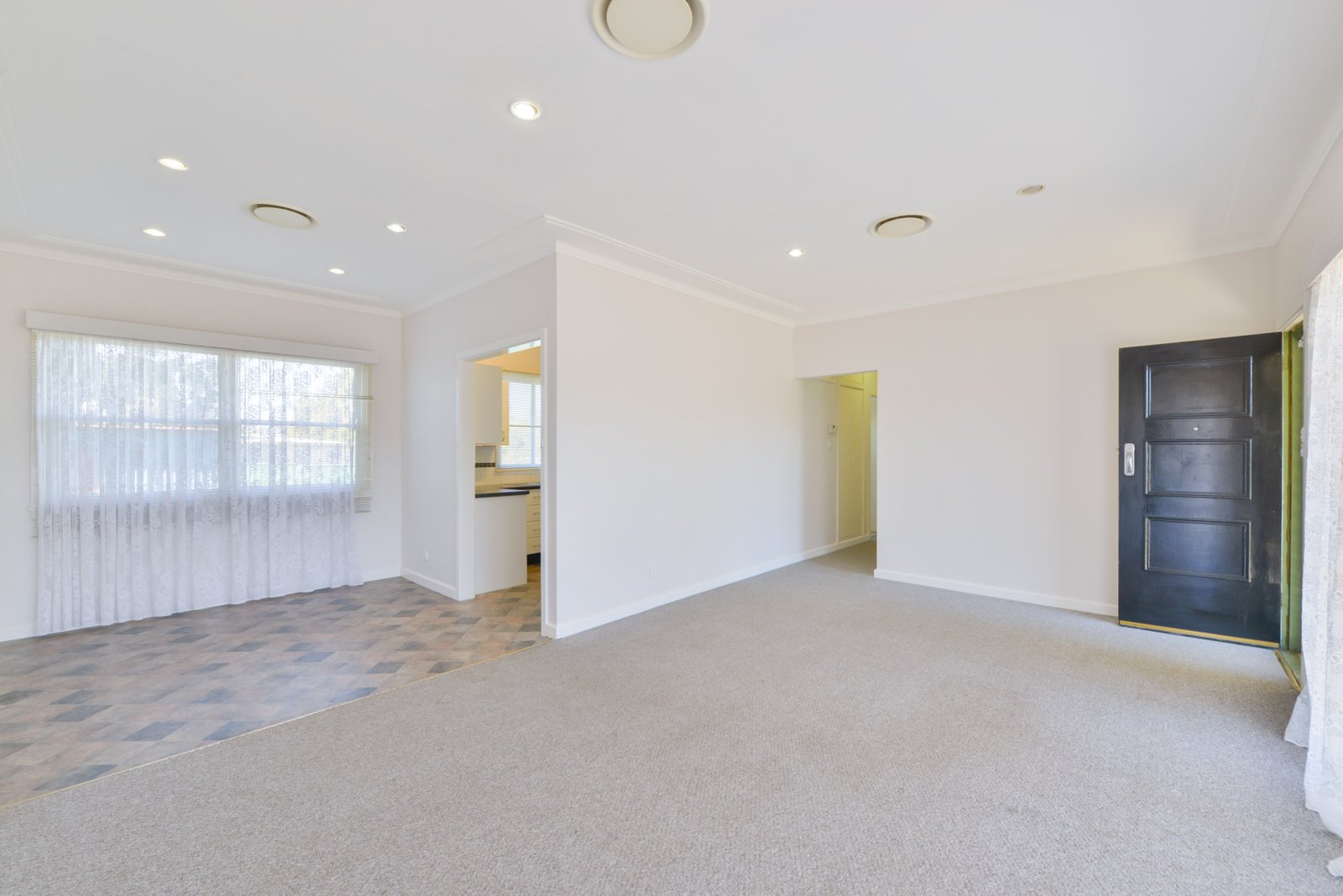27 Chelmsford Street TAMWORTH 4