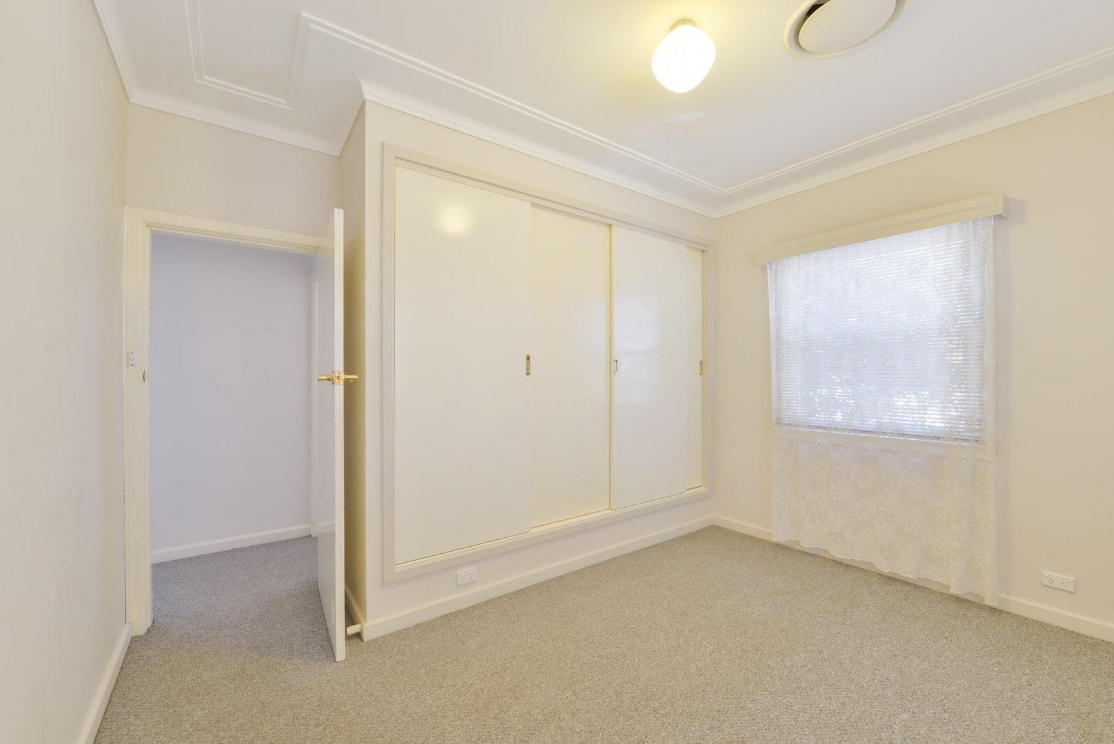27 Chelmsford Street TAMWORTH 13