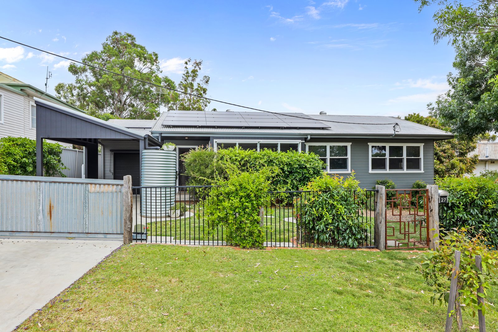 27 Chelmsford Street TAMWORTH 8