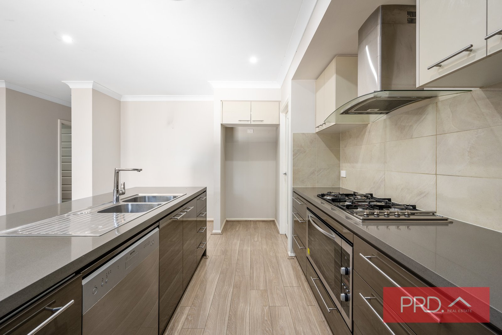 27 Chelsea Drive CANLEY HEIGHTS 4