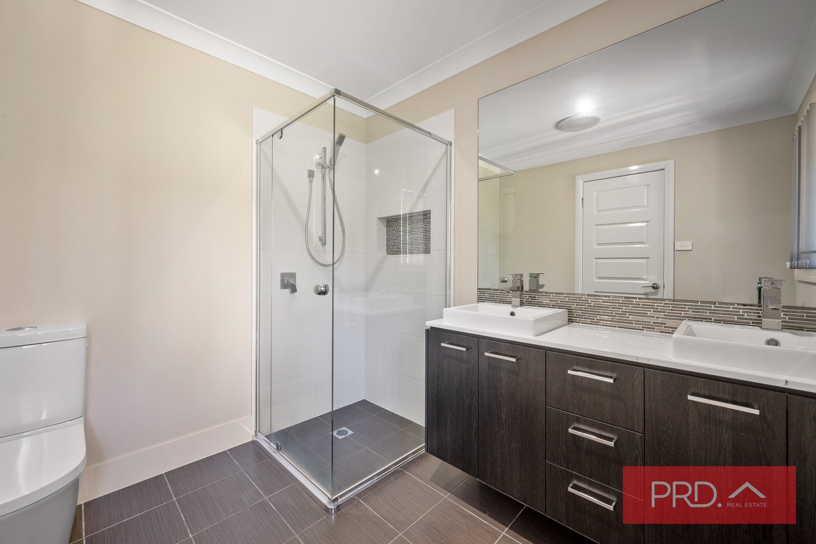 27 Chelsea Drive CANLEY HEIGHTS 6