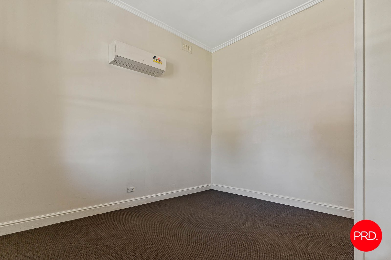 27 Condon Street KENNINGTON 8