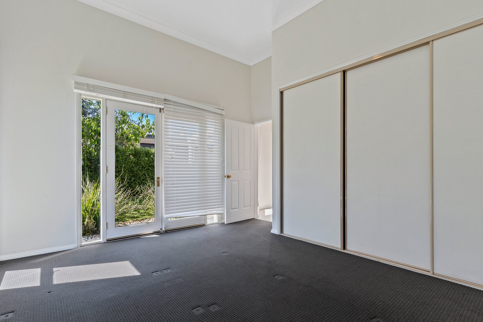 27 Condon Street KENNINGTON 7