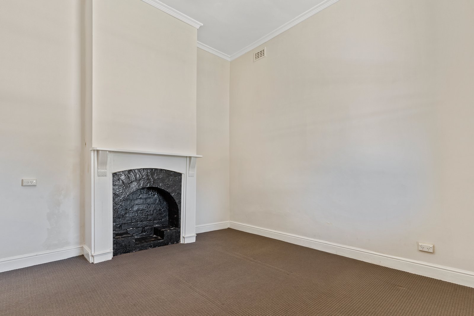 27 Condon Street KENNINGTON 9