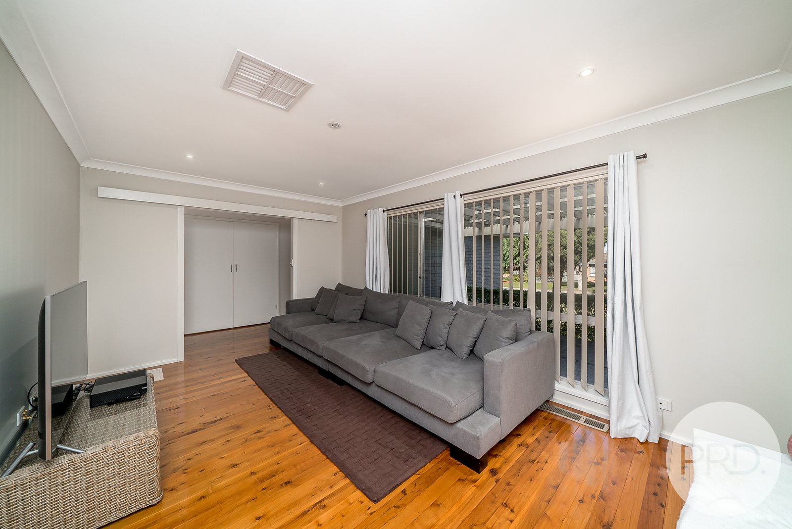 27 Cooinbil Crescent KOORINGAL 4