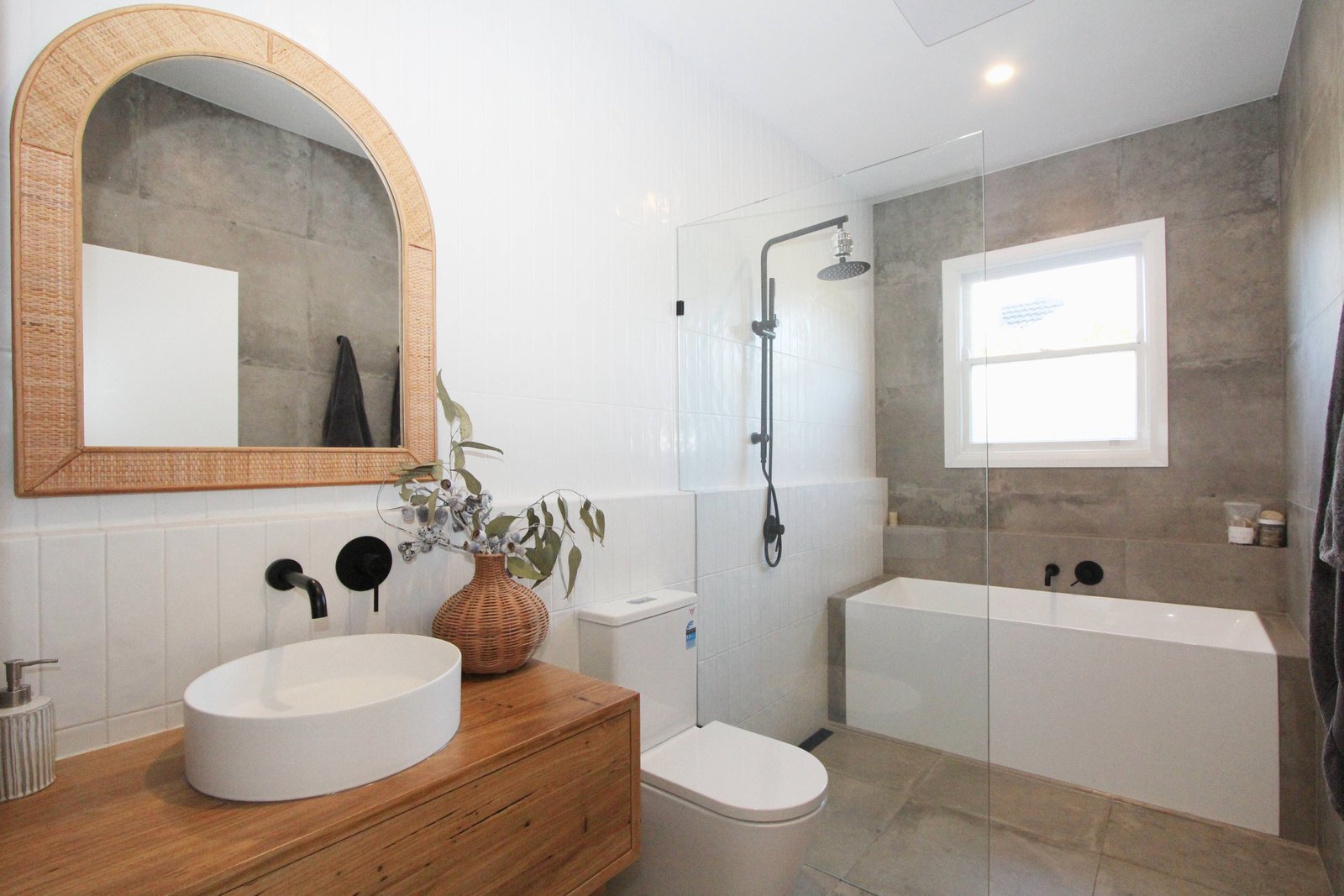 Real Estate and Property in 27 Dega Avenue, Bentleigh East, VIC