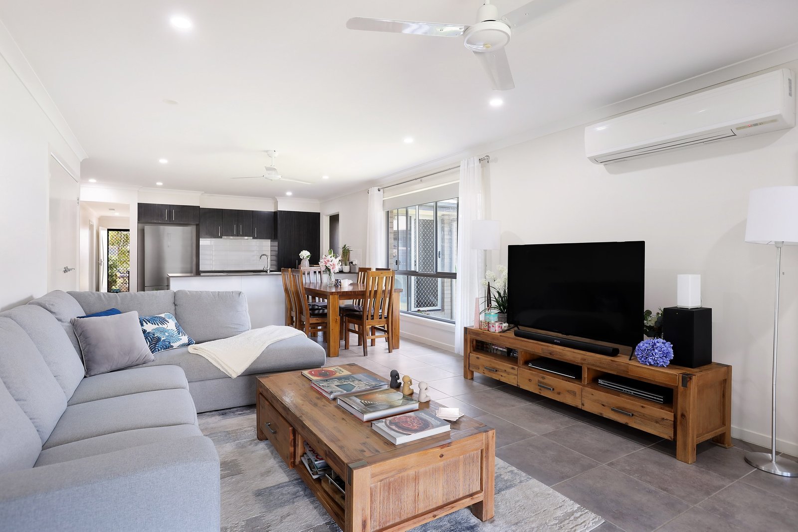 27 Denham Circuit WILLOW VALE 9