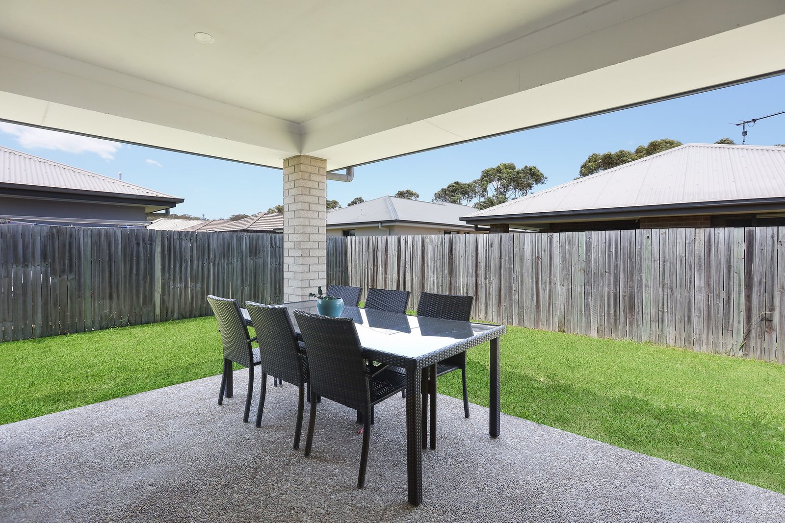 27 Denham Circuit WILLOW VALE 11