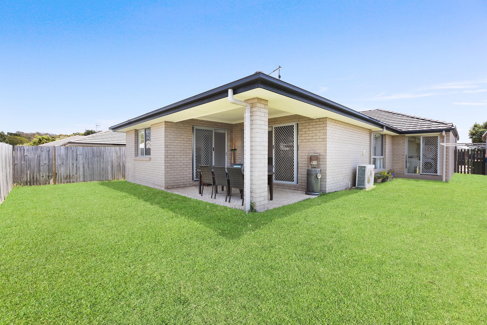 27 Denham Circuit WILLOW VALE 12