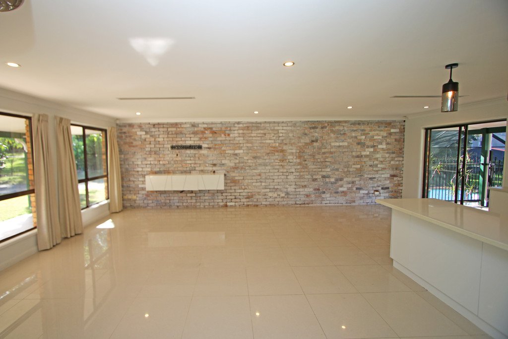 27 Derwent Avenue HELENSVALE 4