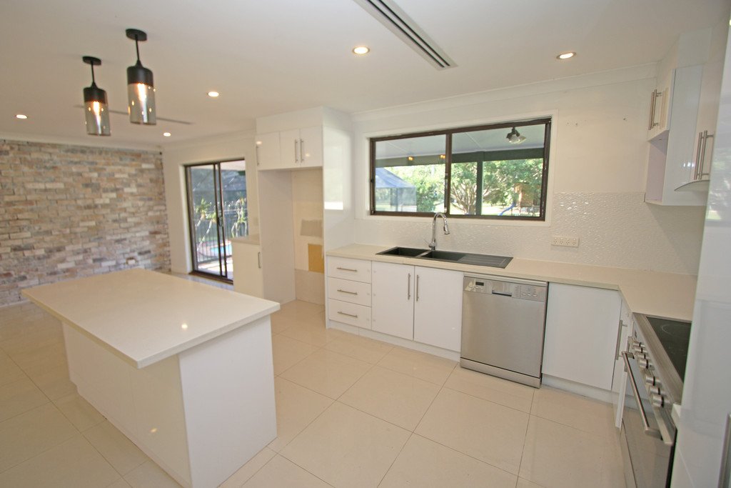 27 Derwent Avenue HELENSVALE 5