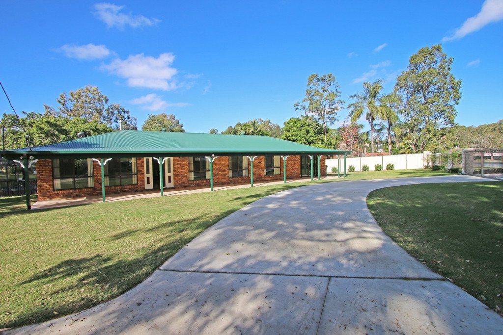 27 Derwent Avenue HELENSVALE 16