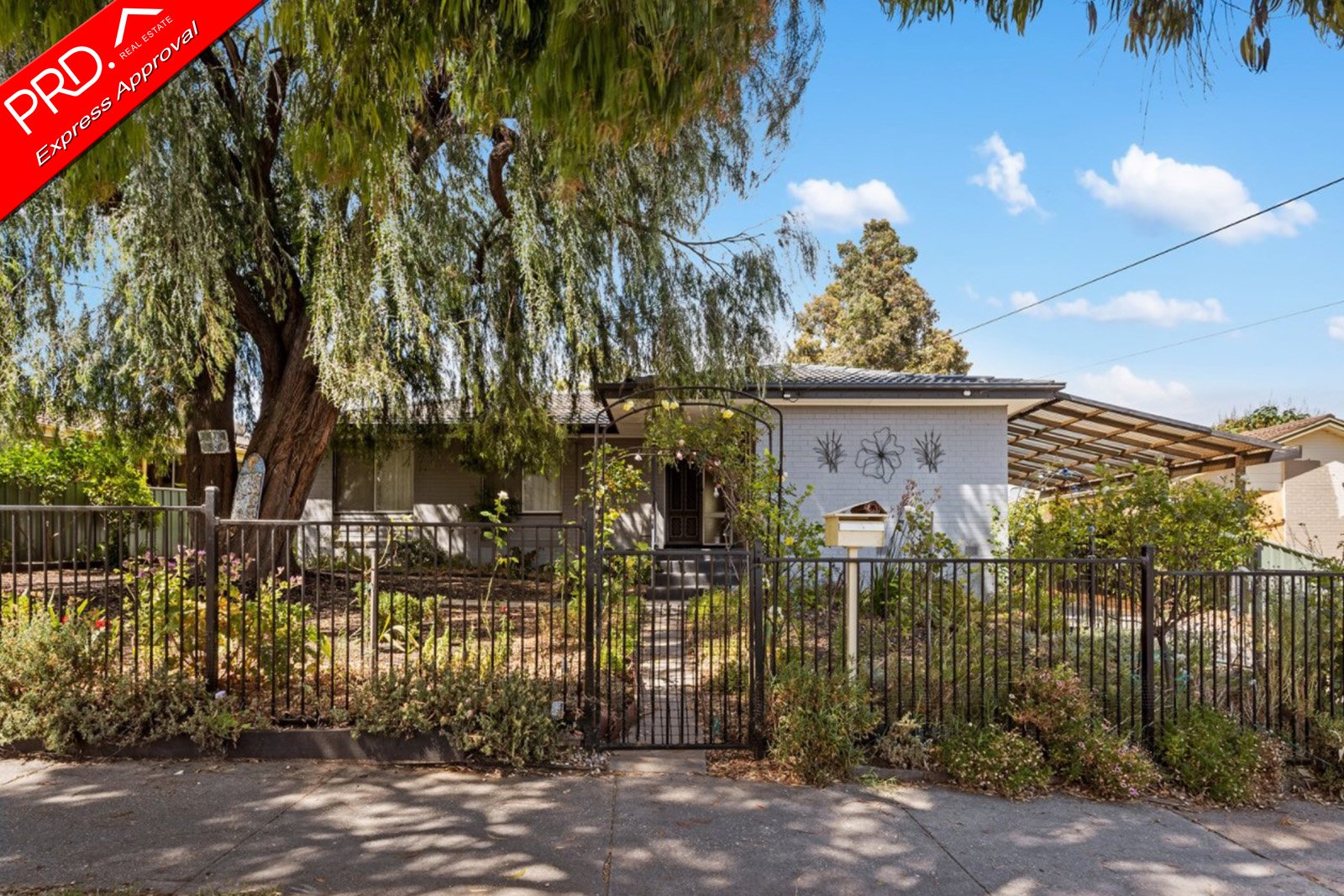 27 Derwent Drive LONG GULLY 2