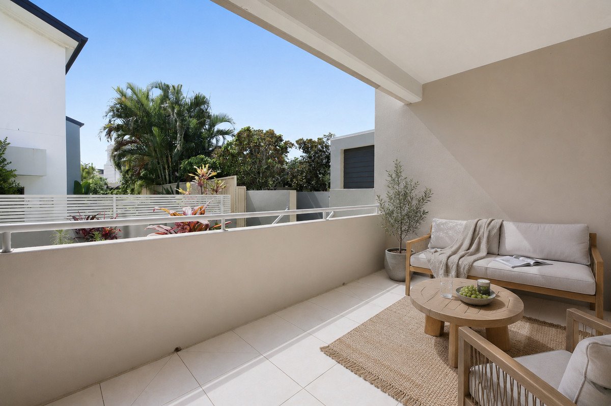2/7 Dolphin Avenue Mermaid Beach 3
