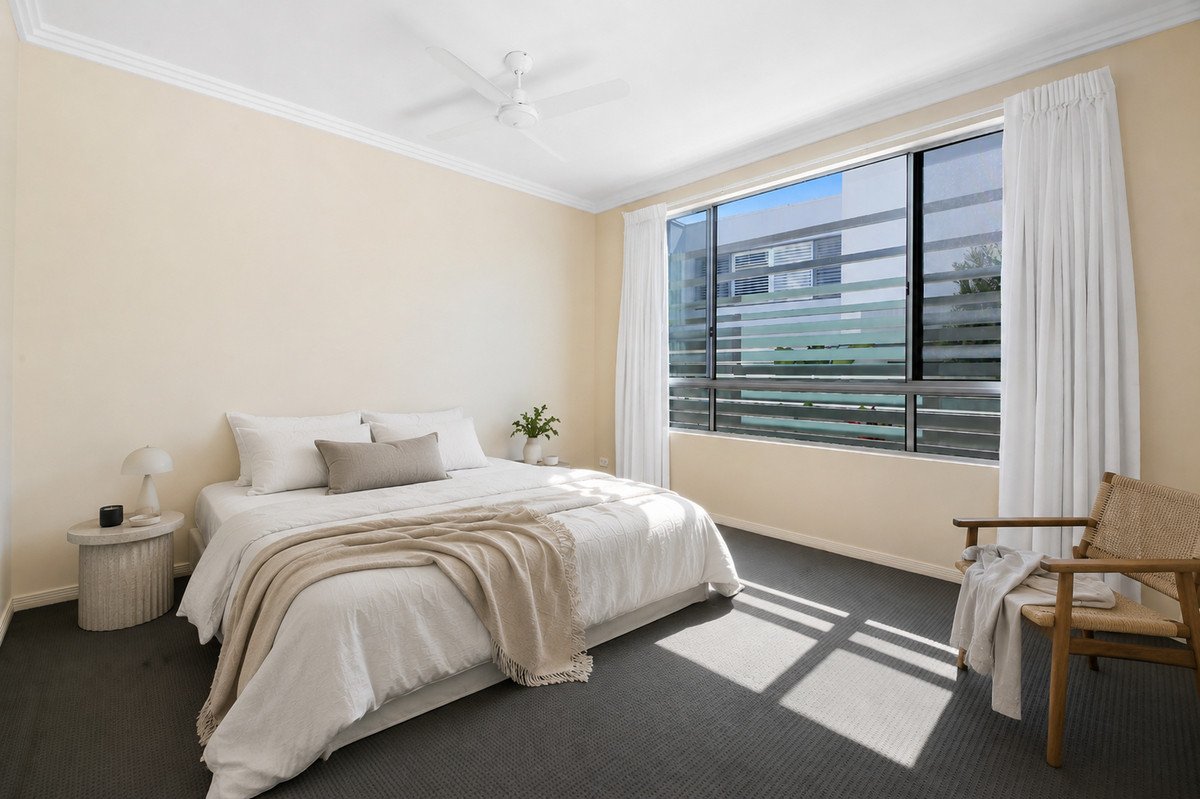 2/7 Dolphin Avenue Mermaid Beach 6