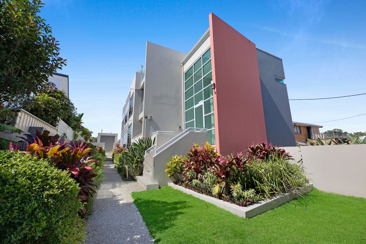 2/7 Dolphin Avenue Mermaid Beach 12