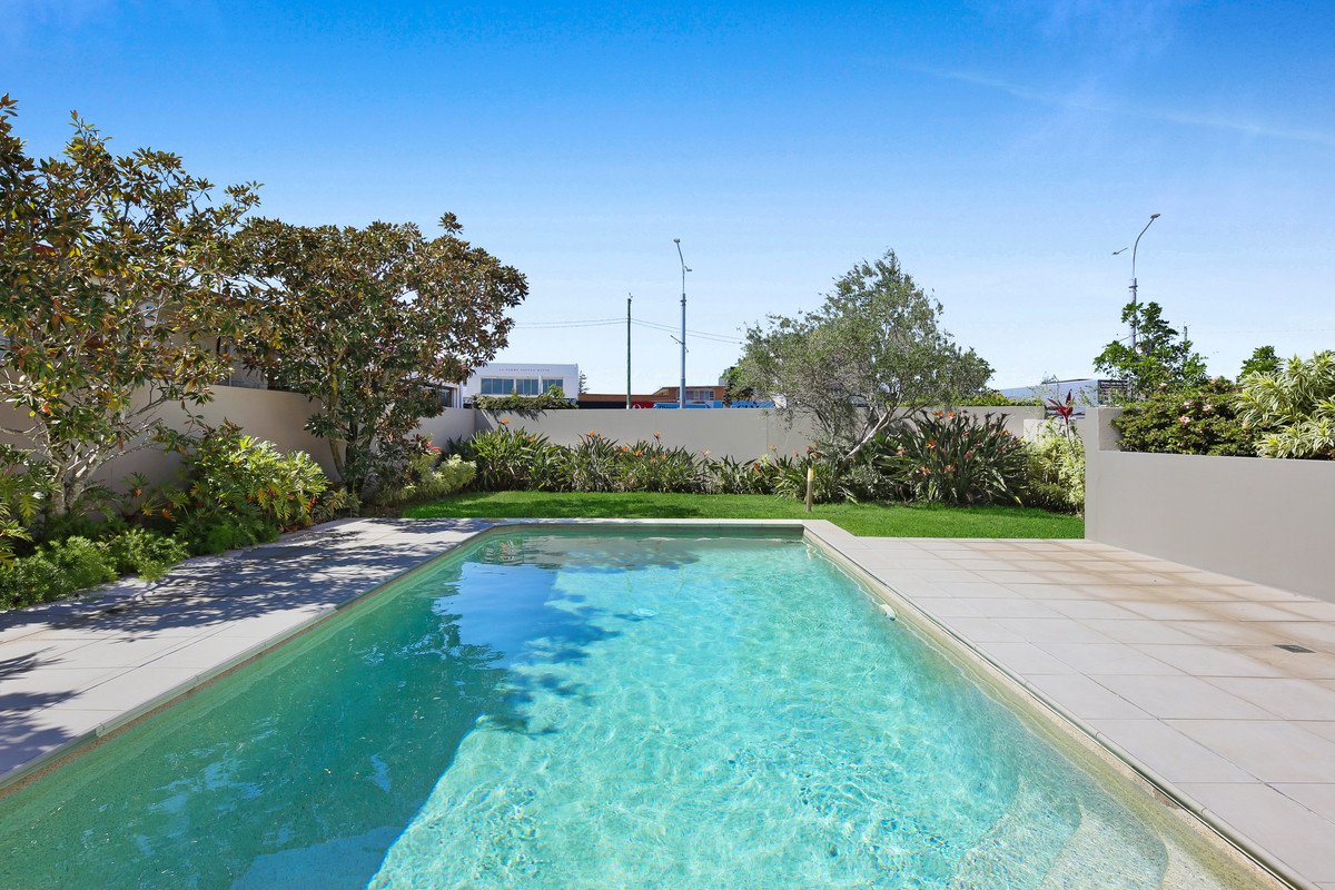 2/7 Dolphin Avenue Mermaid Beach 13