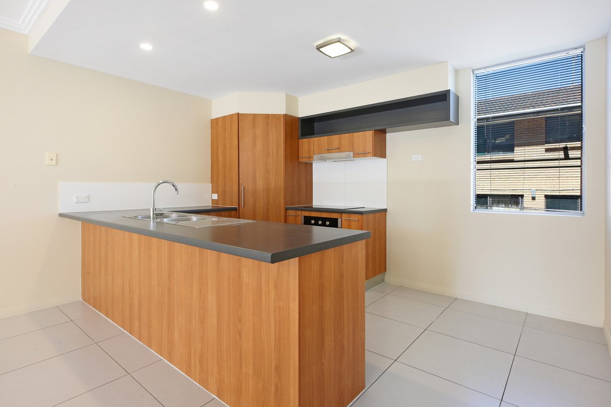 2/7 Dolphin Avenue Mermaid Beach 5