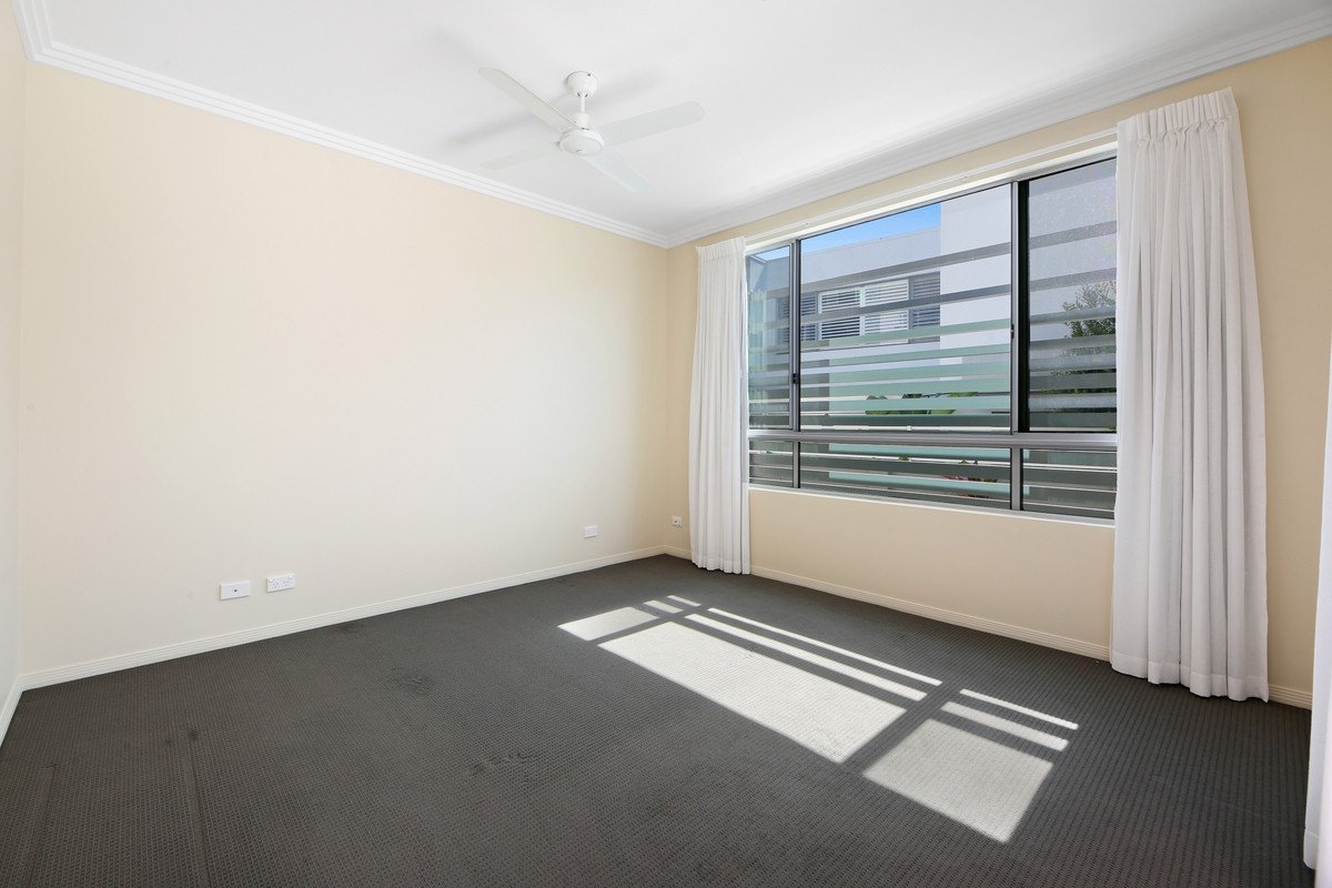 2/7 Dolphin Avenue Mermaid Beach 8